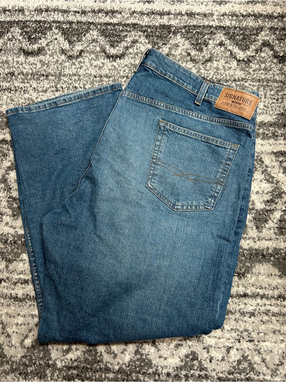Signature by Levi Strauss Men's Mid Blue Relaxed Fit Jeans